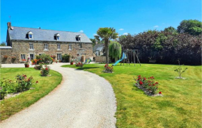 Amazing Apartment In Roz-Landrieux With Kitchen